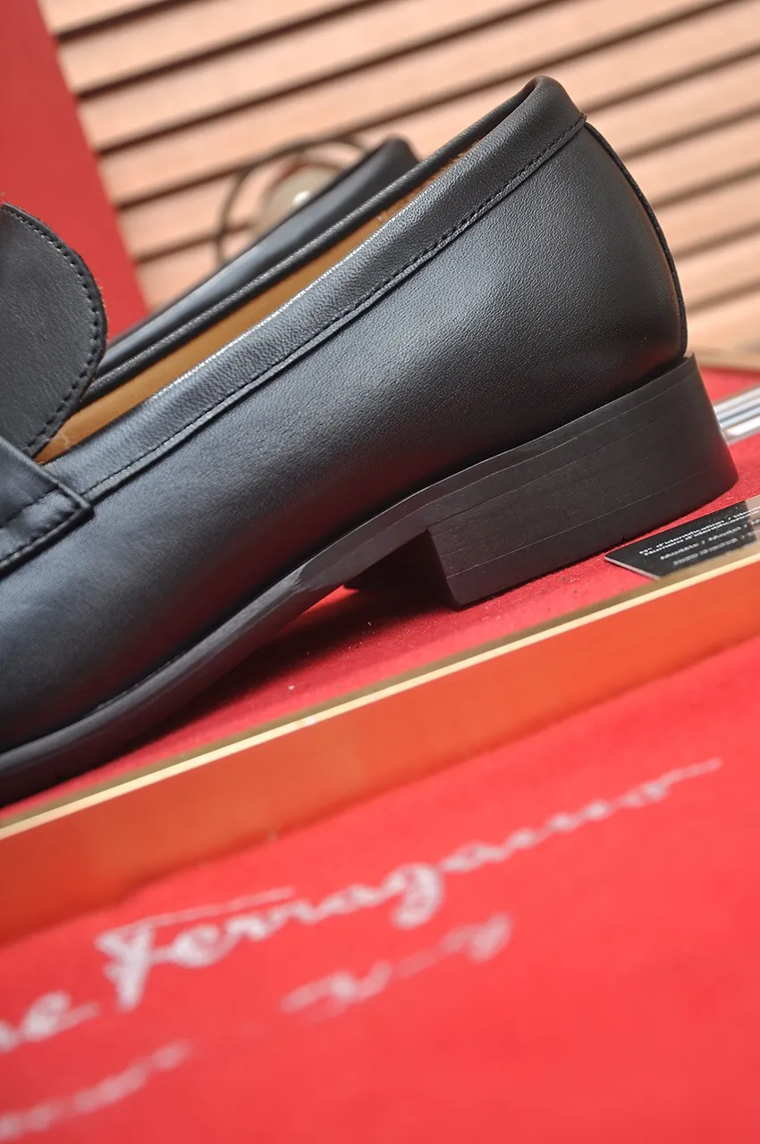 Men's shoes 💰520💶【Ferragamo/Ferragamo】The latest model in the counter. Original imported high-quality cowhide with open sides + imported 🐂 water-dyed cowhide lining + original luxury metal buckle + original combination outsole. No pressure for comparison. 38--45 (45 is custom-made and cannot be returned or exchanged)